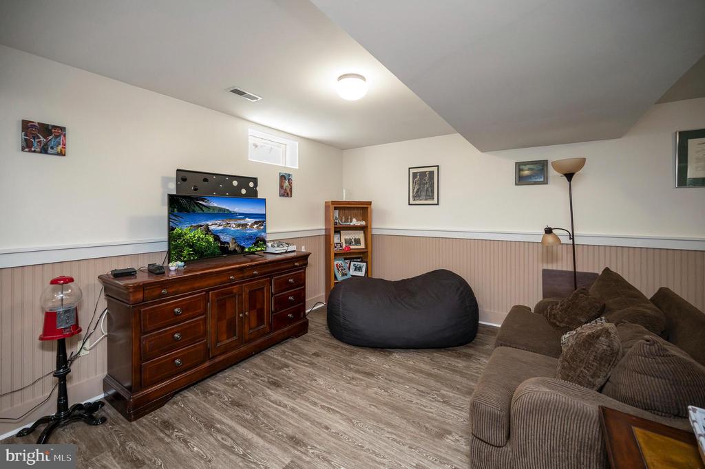 30 AURELIE DRIVE