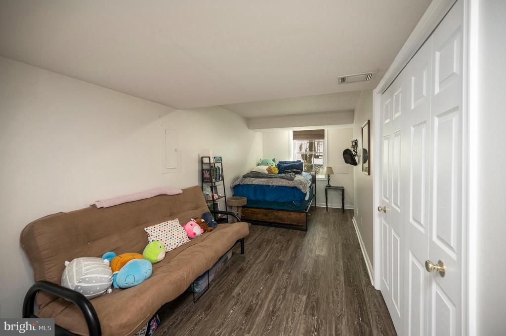30 AURELIE DRIVE