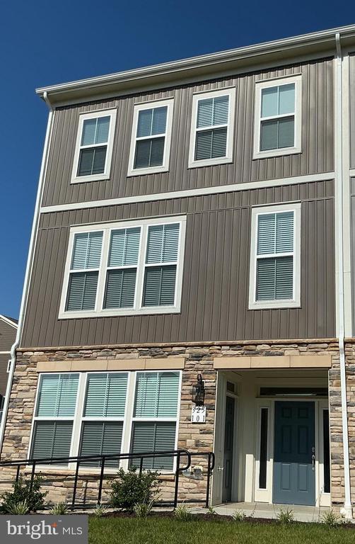 325 CRAB APPLE DRIVE Unit: 101