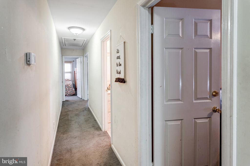 1208 WASHINGTON DRIVE