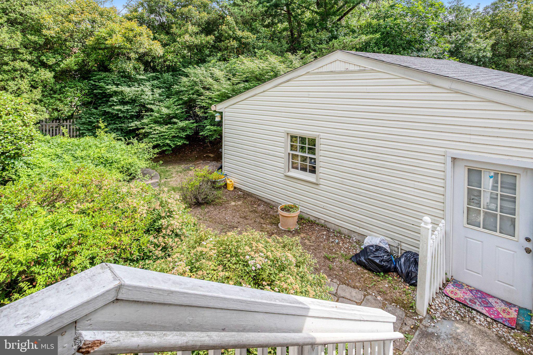 1208 WASHINGTON DRIVE