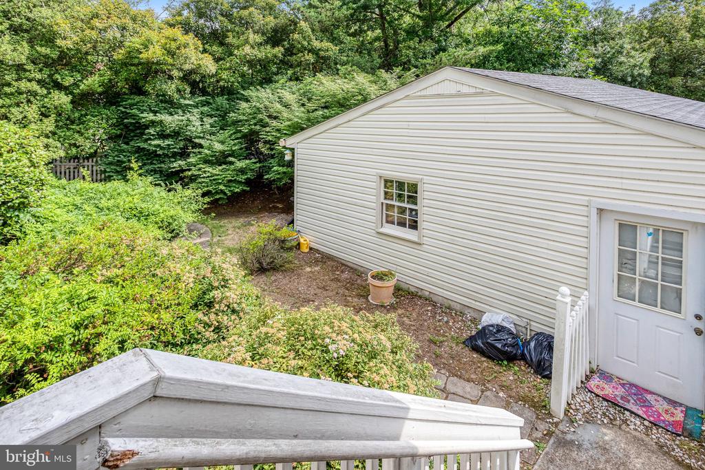 1208 WASHINGTON DRIVE