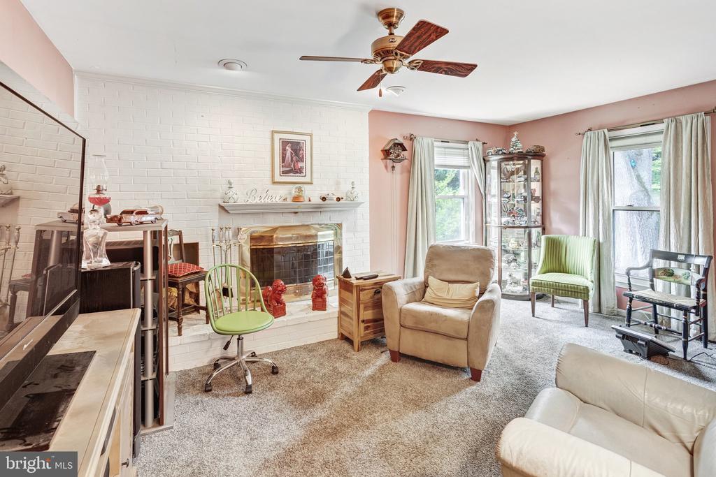 1208 WASHINGTON DRIVE