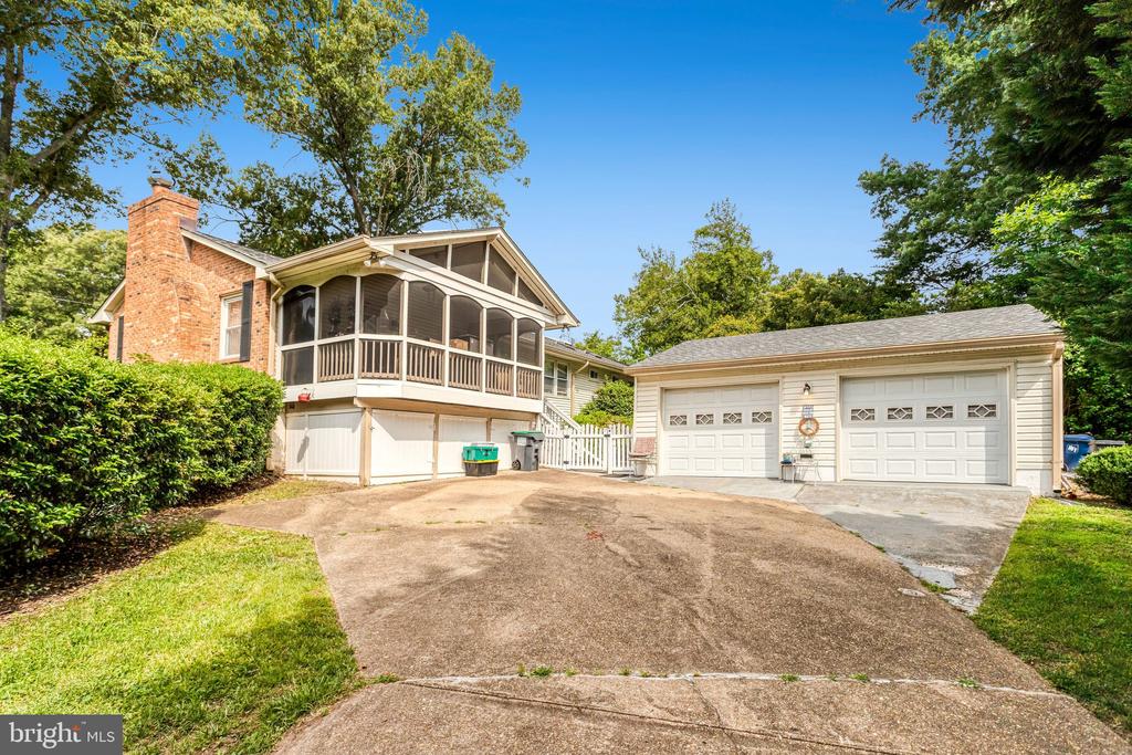 1208 WASHINGTON DRIVE