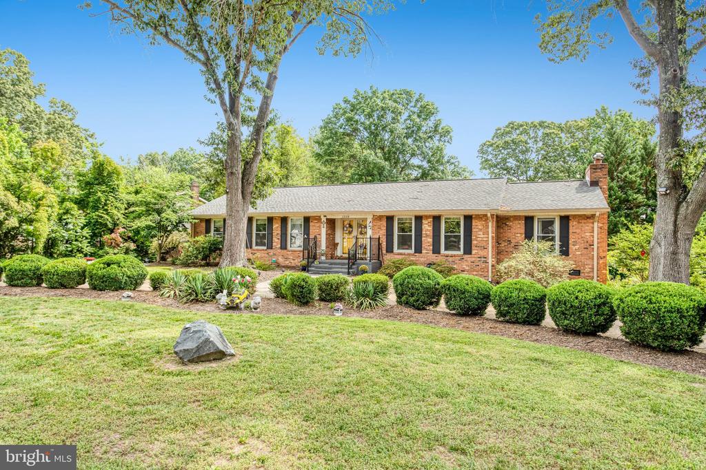 1208 WASHINGTON DRIVE