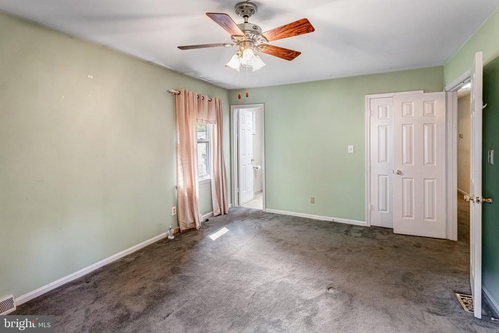 1208 WASHINGTON DRIVE