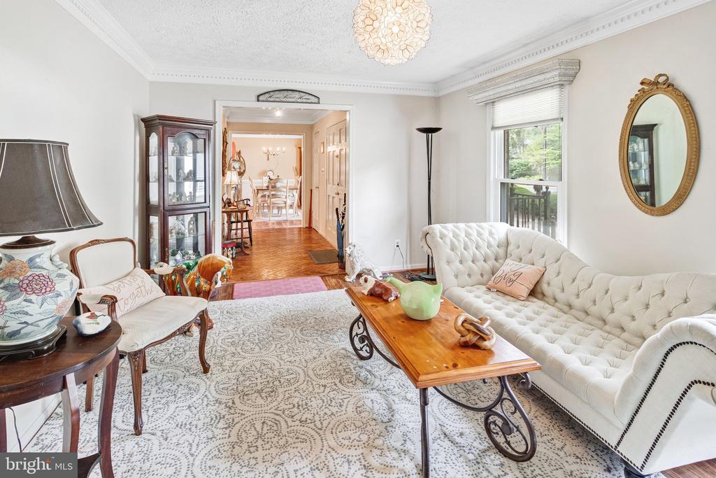 1208 WASHINGTON DRIVE