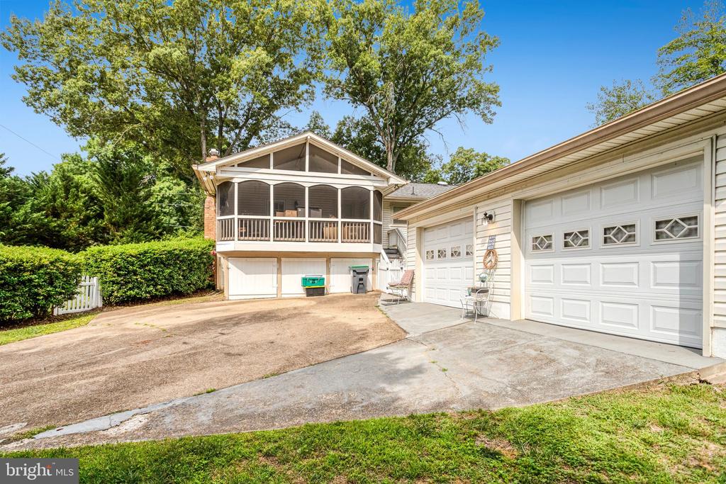 1208 WASHINGTON DRIVE