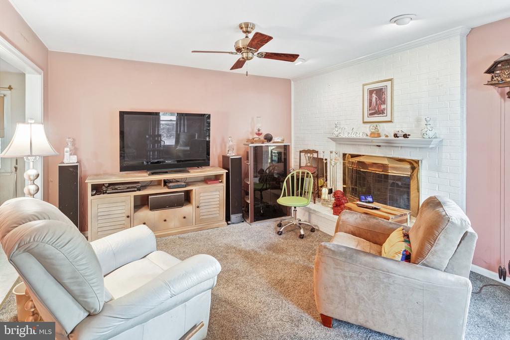 1208 WASHINGTON DRIVE