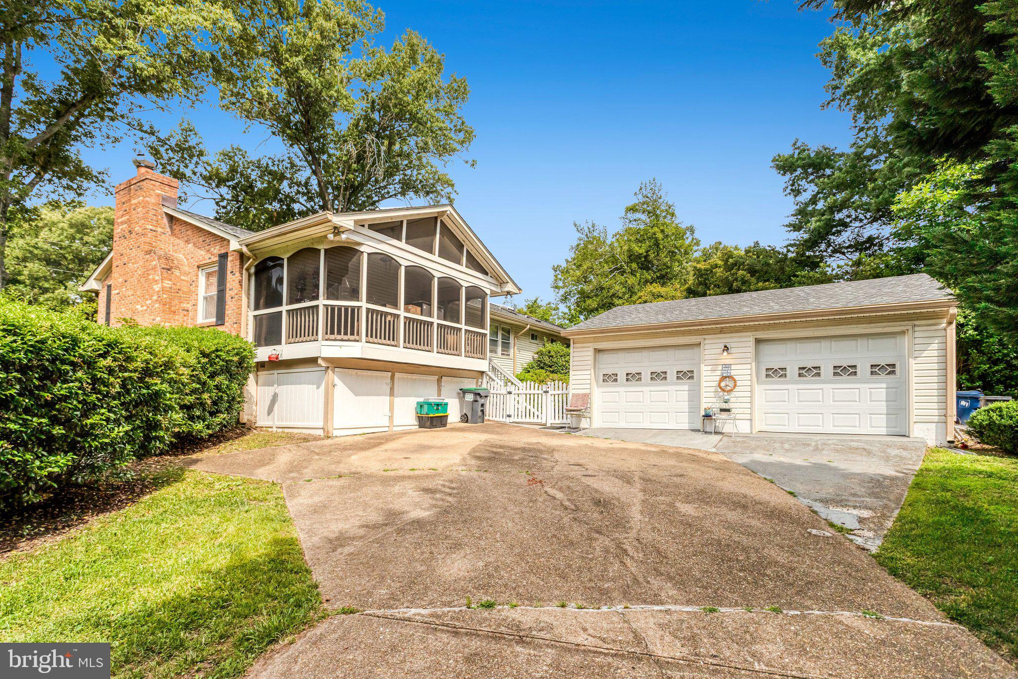1208 WASHINGTON DRIVE