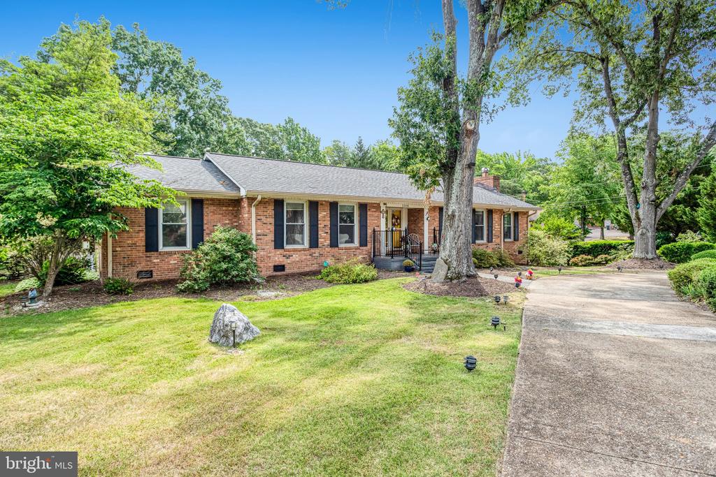 1208 WASHINGTON DRIVE