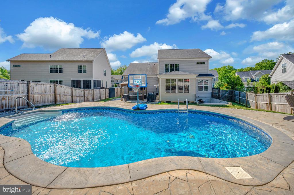 9 SUTTER DRIVE