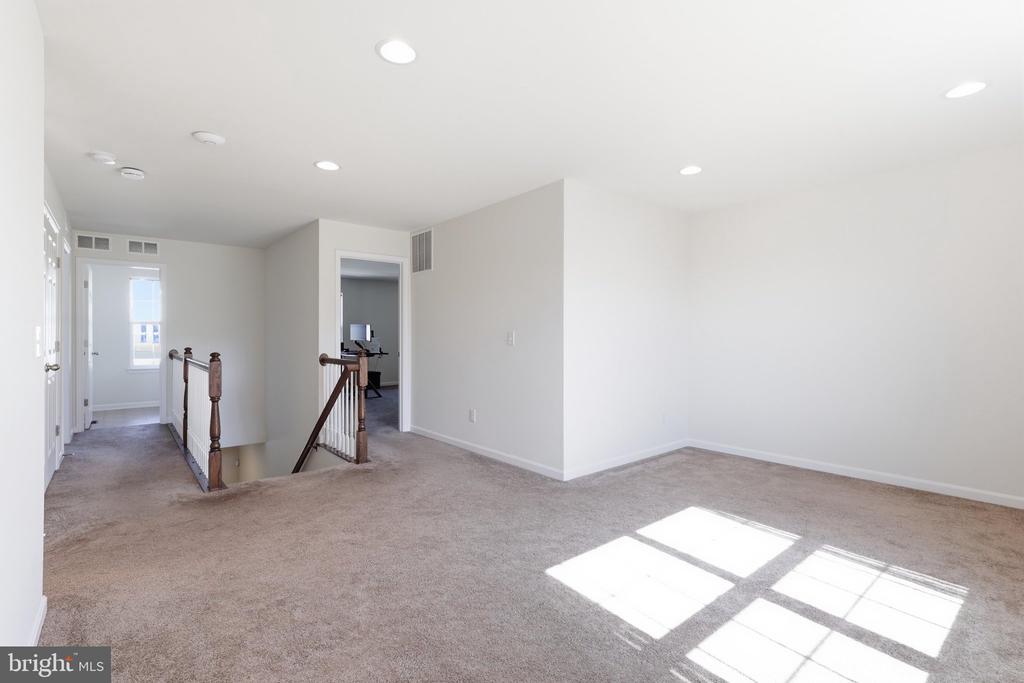 104 ARBORETUM LANE