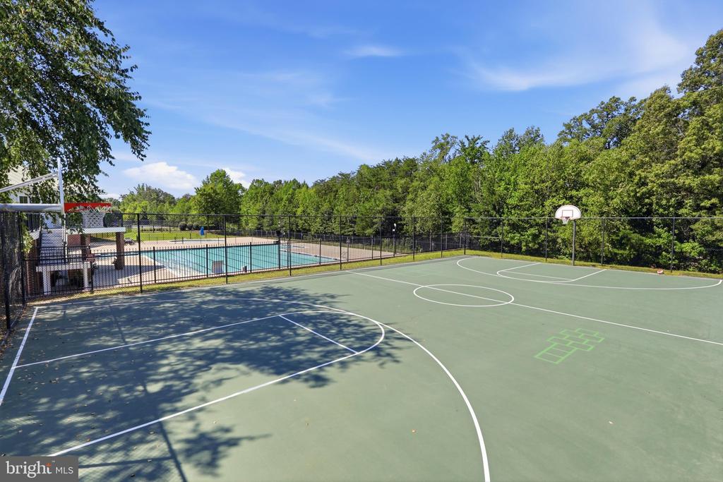 104 ARBORETUM LANE