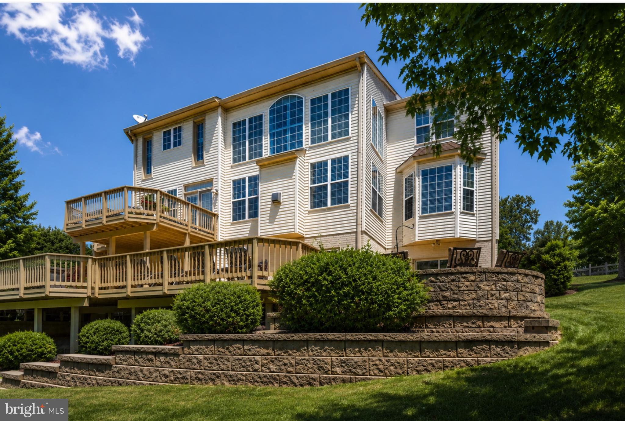 76 HIGH RIDGE DRIVE