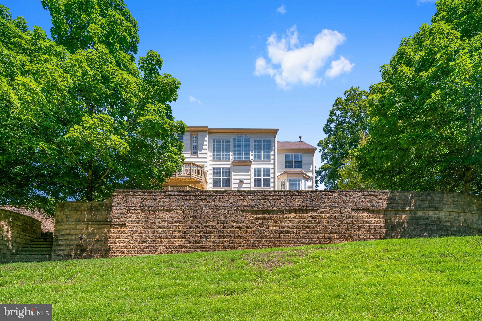 76 HIGH RIDGE DRIVE