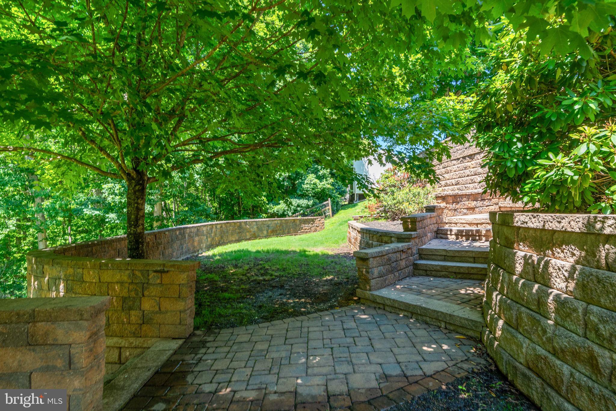 76 HIGH RIDGE DRIVE