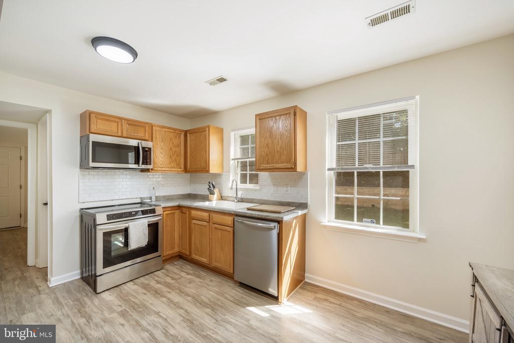 36 PLUMOSA DRIVE