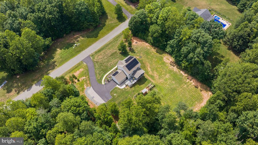 40 BOXWOOD DRIVE