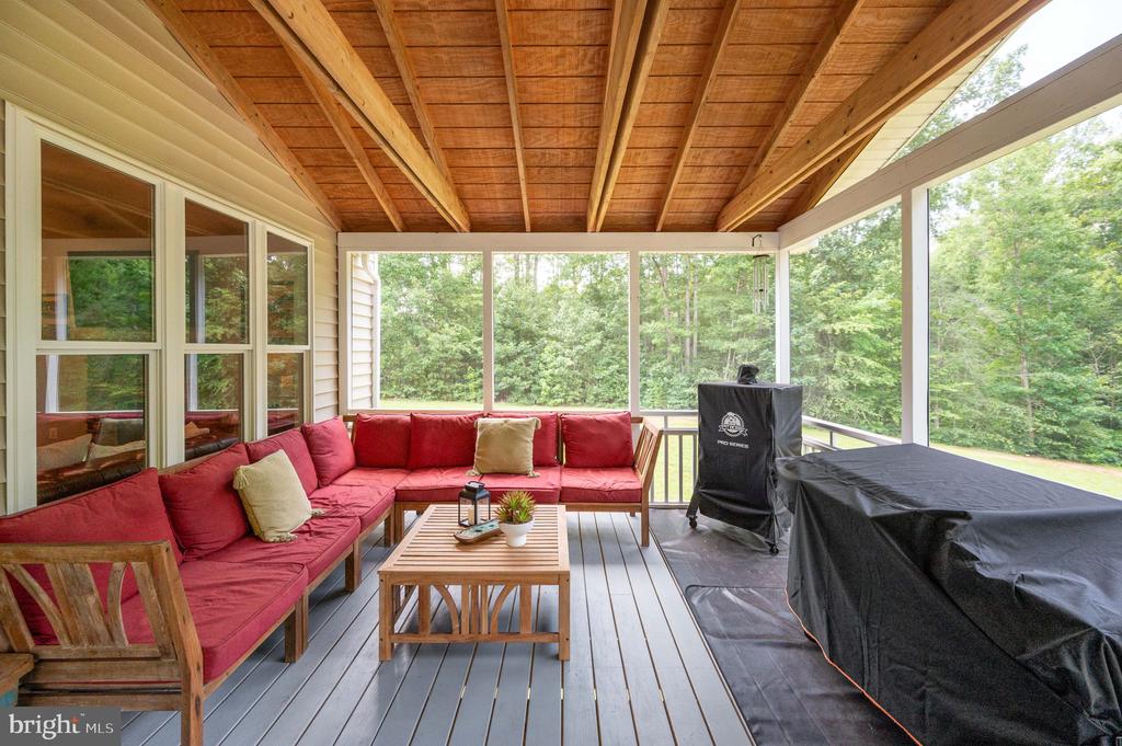 40 BOXWOOD DRIVE