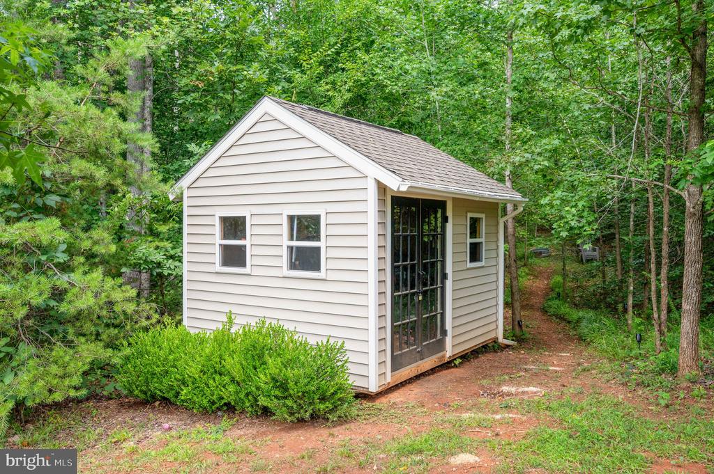 40 BOXWOOD DRIVE