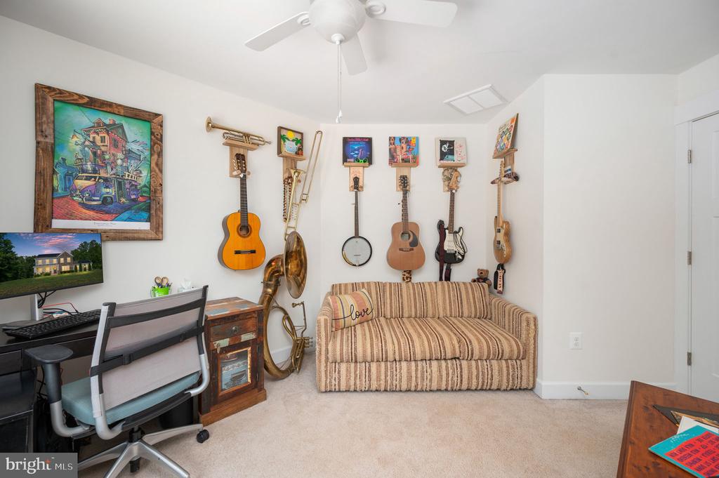 40 BOXWOOD DRIVE