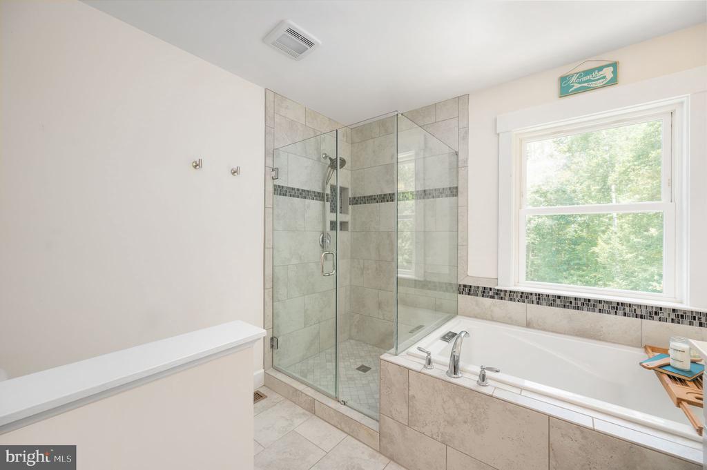 40 BOXWOOD DRIVE