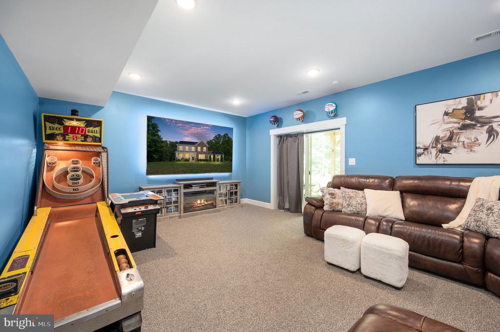 40 BOXWOOD DRIVE