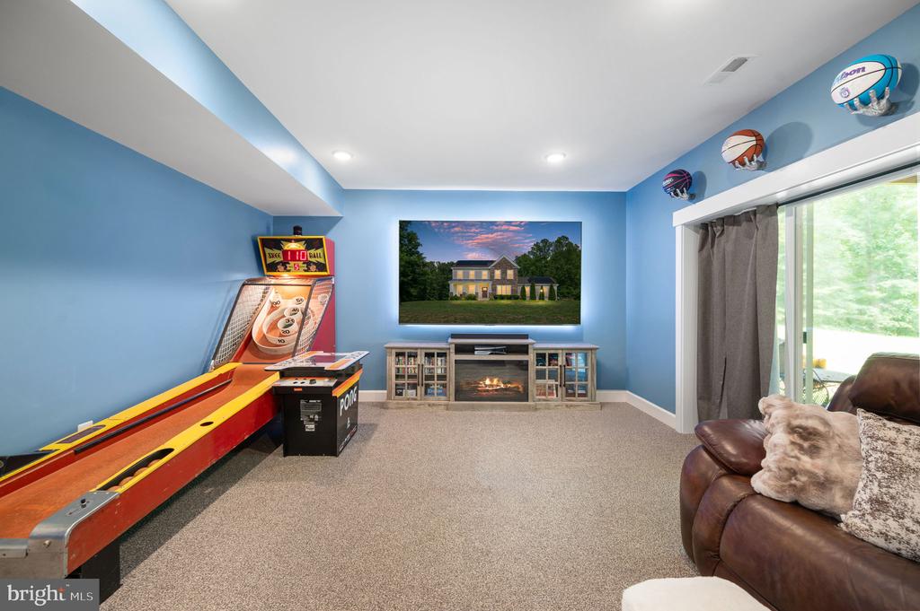 40 BOXWOOD DRIVE