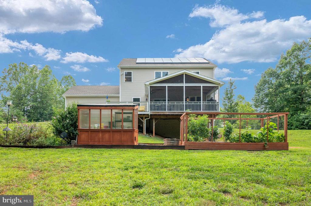 40 BOXWOOD DRIVE