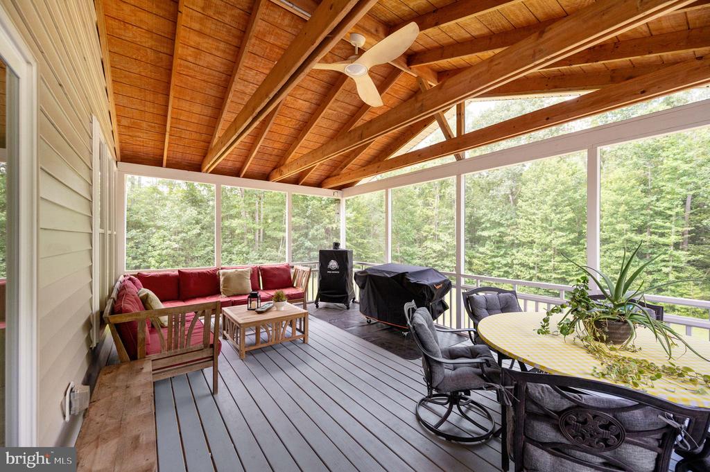 40 BOXWOOD DRIVE