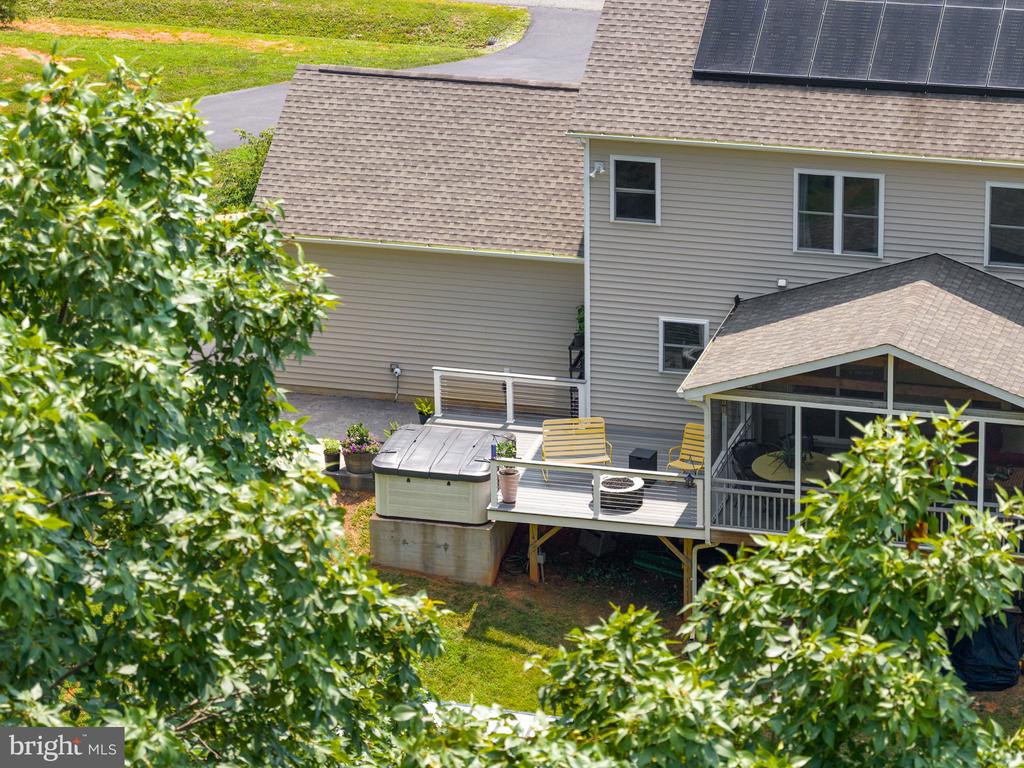 40 BOXWOOD DRIVE