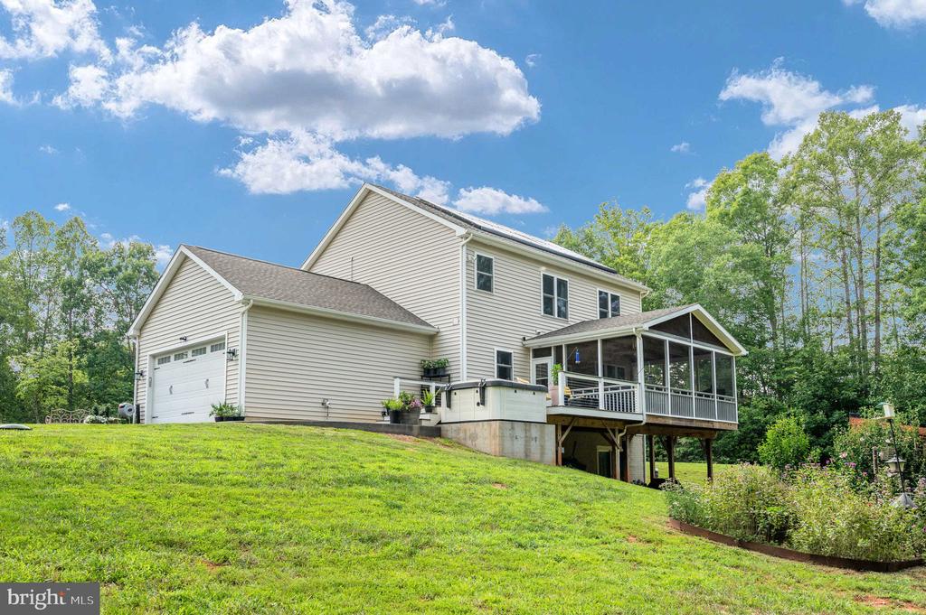 40 BOXWOOD DRIVE