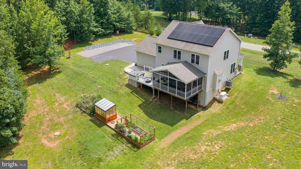 40 BOXWOOD DRIVE