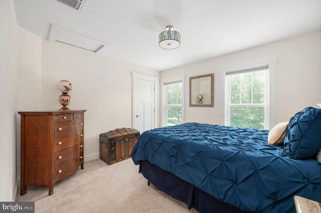 40 BOXWOOD DRIVE