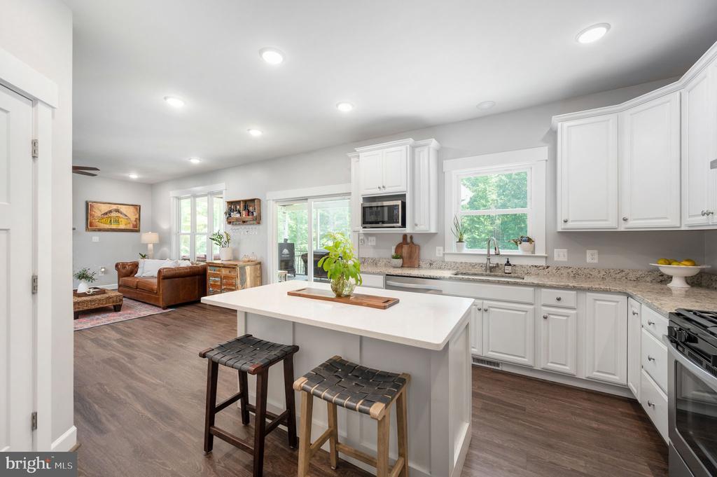 40 BOXWOOD DRIVE