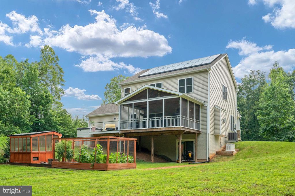 40 BOXWOOD DRIVE