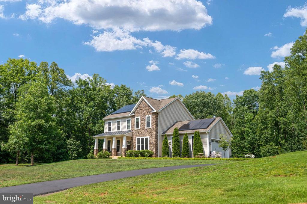 40 BOXWOOD DRIVE