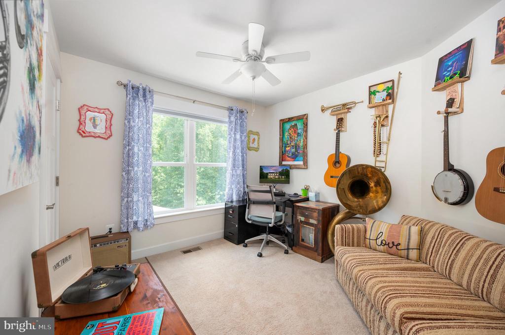 40 BOXWOOD DRIVE