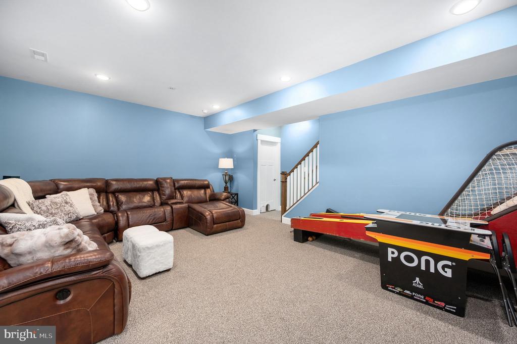 40 BOXWOOD DRIVE