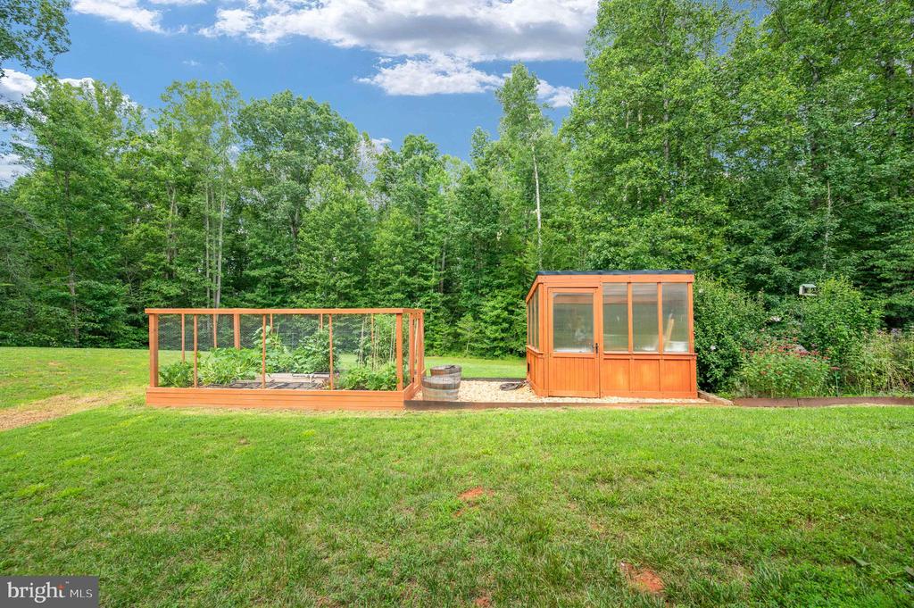40 BOXWOOD DRIVE