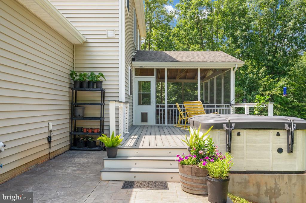 40 BOXWOOD DRIVE