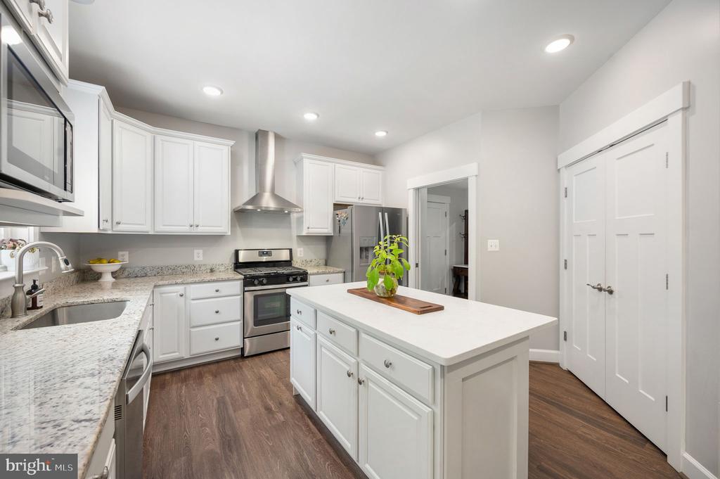 40 BOXWOOD DRIVE