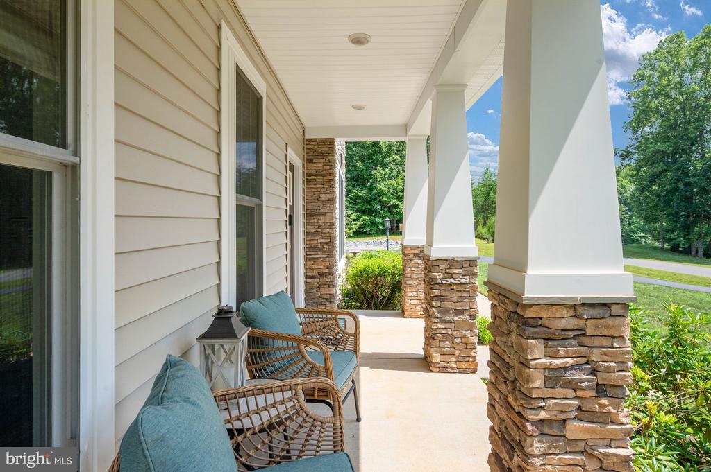 40 BOXWOOD DRIVE
