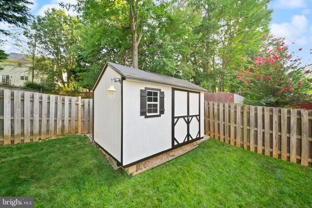 18 PARKWOOD COURT