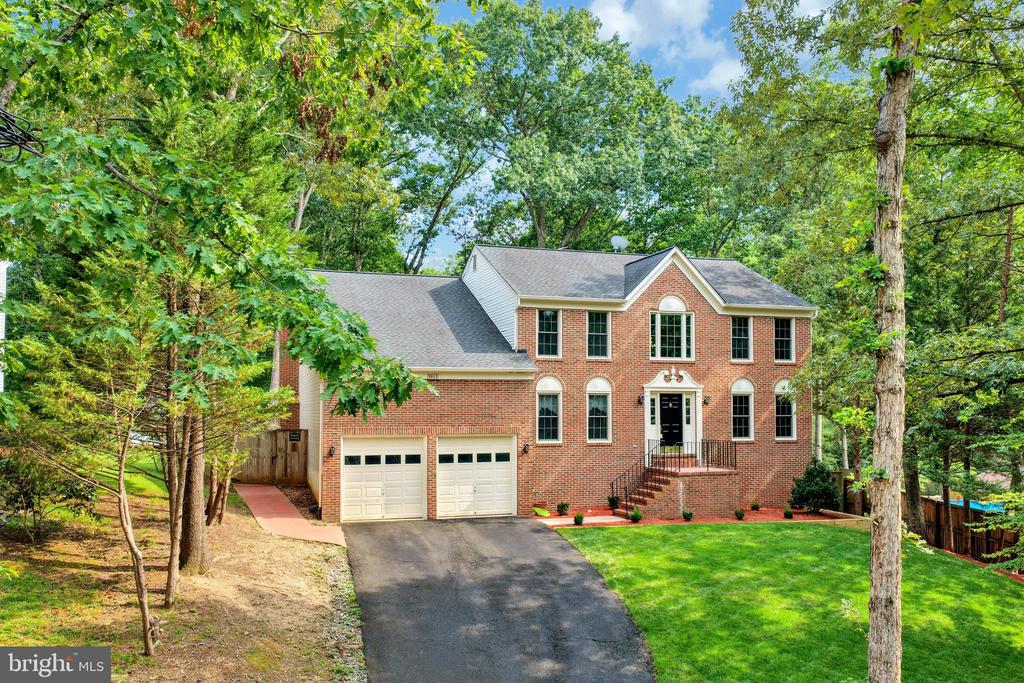 2011 VICTORIA DRIVE