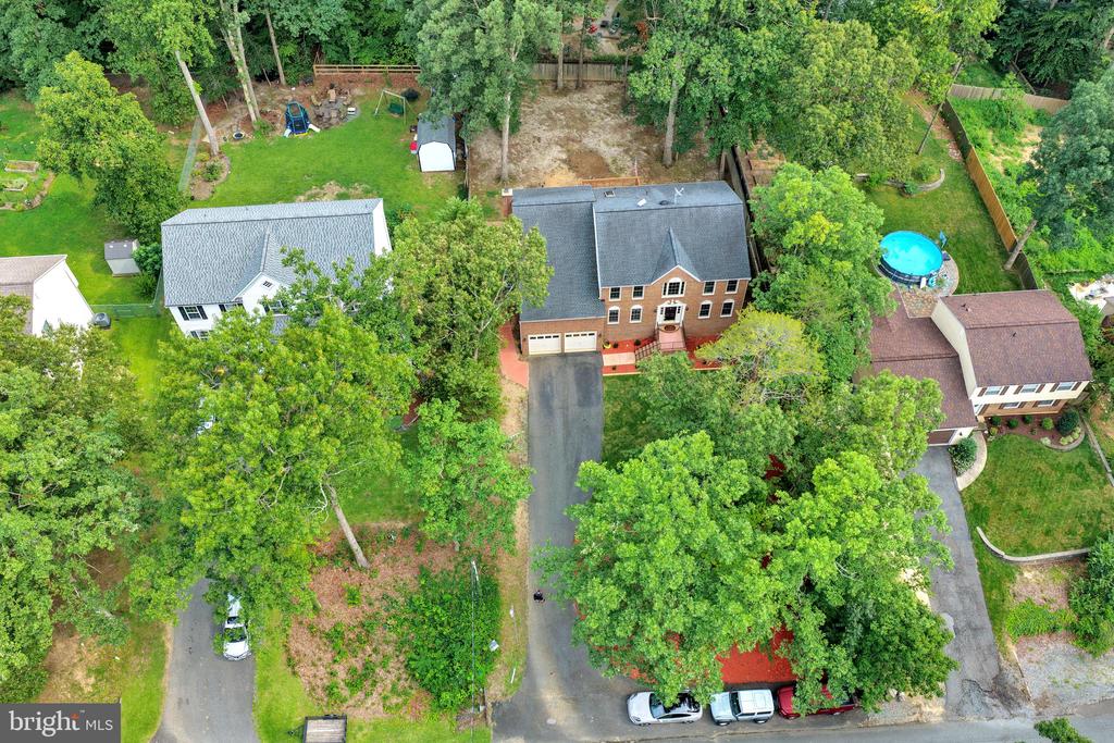 2011 VICTORIA DRIVE