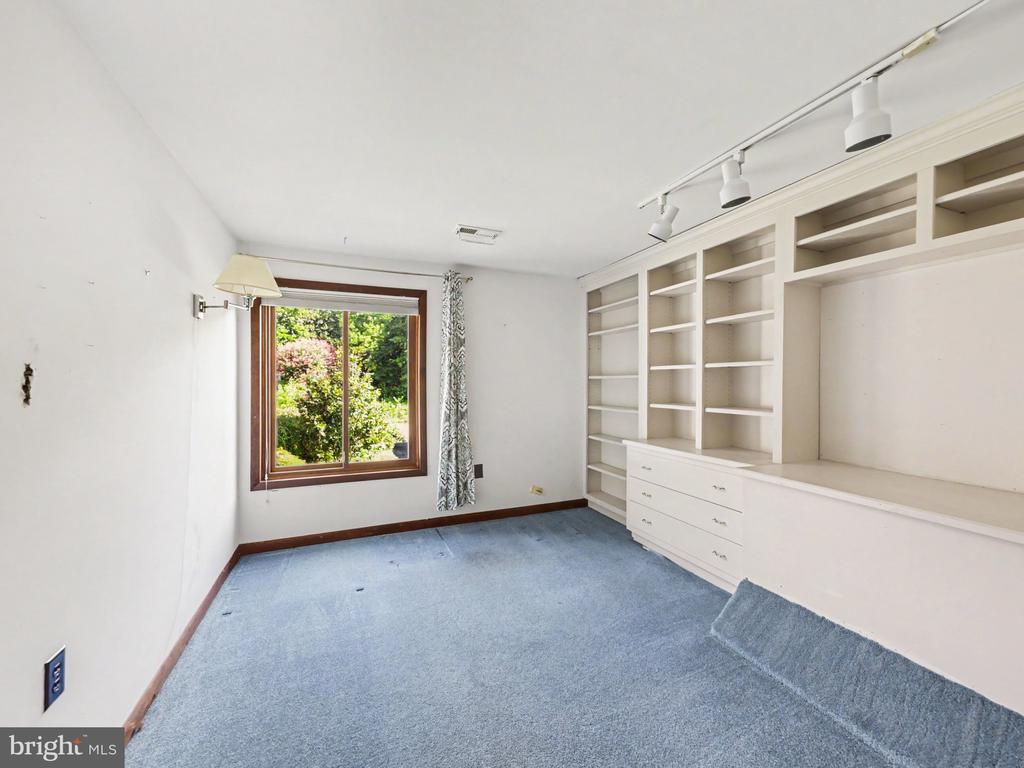 415 COLLINGWOOD DRIVE