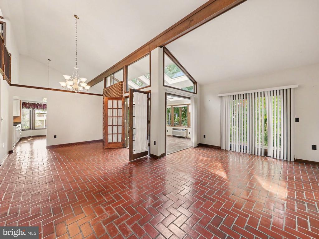 415 COLLINGWOOD DRIVE