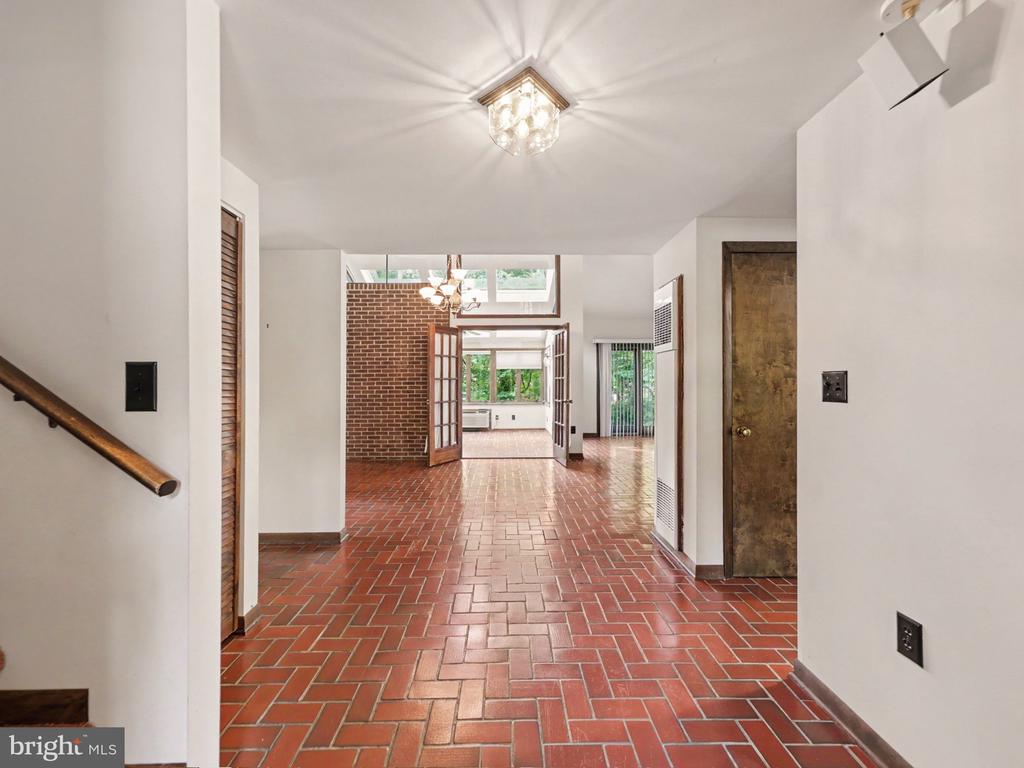 415 COLLINGWOOD DRIVE